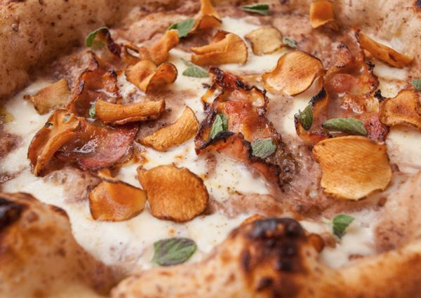 Chez nNea, vous mangerez la plus savoureuse des pizzas napolitaines traditionnelles.