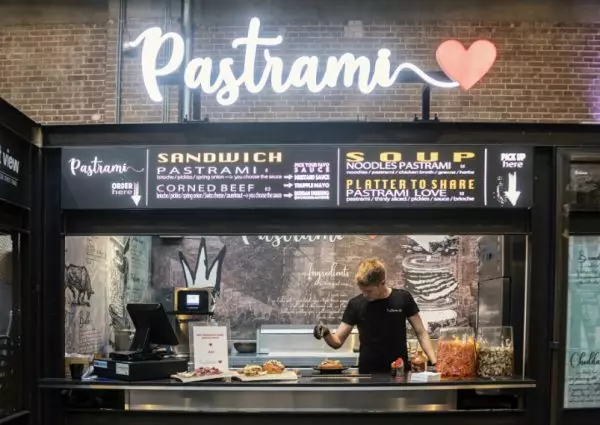 Nouveau chez De Foodhallen : le parfait sandwich au pastrami