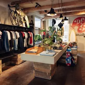 Deus Ex Machina opent flagship store en restaurant