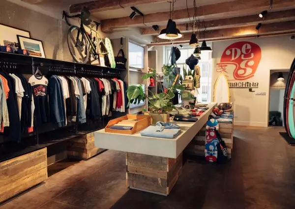 Deus Ex Machina opent flagship store en restaurant